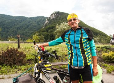 Život po šesťdesiatke? J. Pekarčík spod Tatier strávi tretinu roka na bicykli