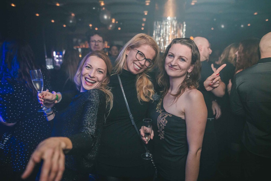 Mingle je mobilné diskusné fórum na sociálnej sieti a skvelý spôsob, ako spoznať nových ľudí v tvojom okolí alebo na celom svete.