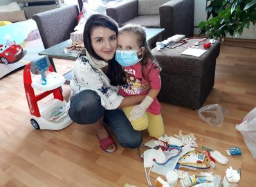 Sú tam, keď zomierajú princezné. Aby smútok bolel menej